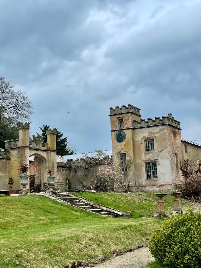 Llanerchydol Hall Suites 威尔斯浦 外观 照片