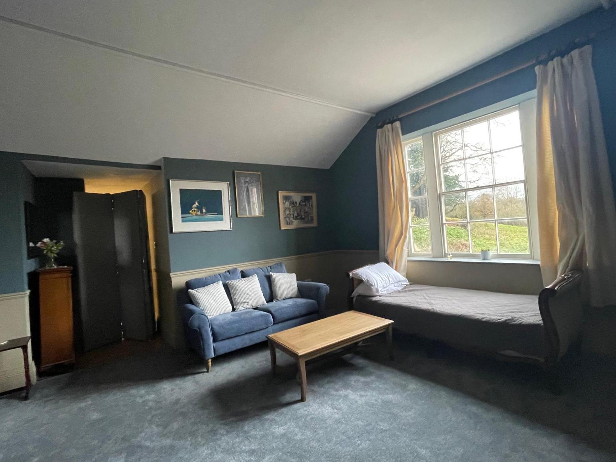 Llanerchydol Hall Suites 威尔斯浦 外观 照片