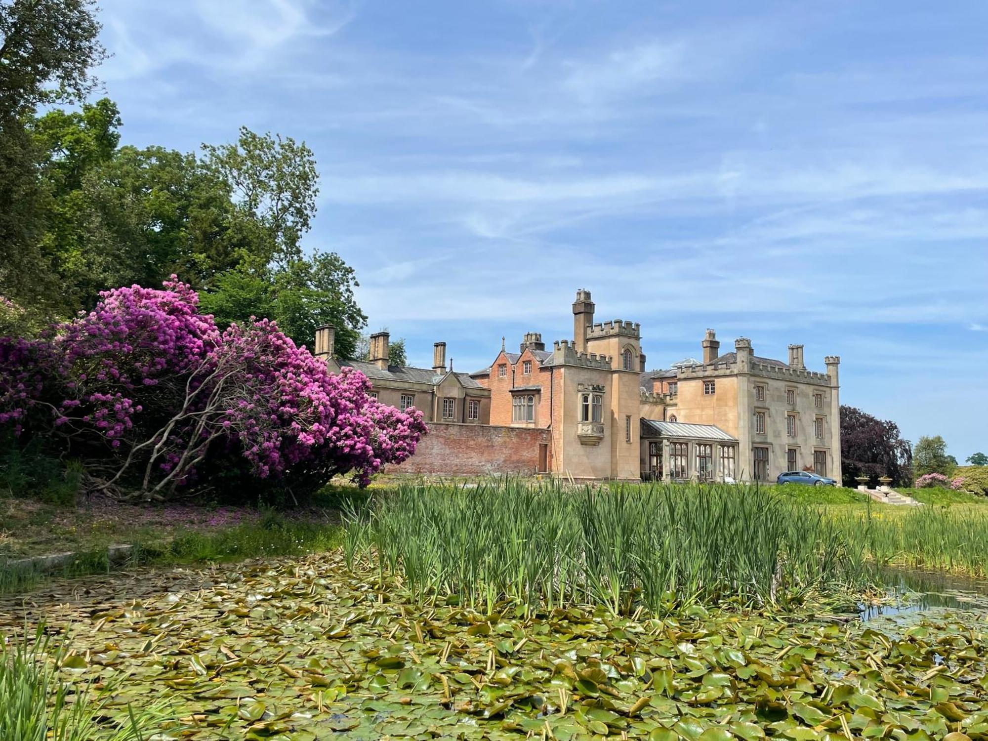 Llanerchydol Hall Suites 威尔斯浦 外观 照片