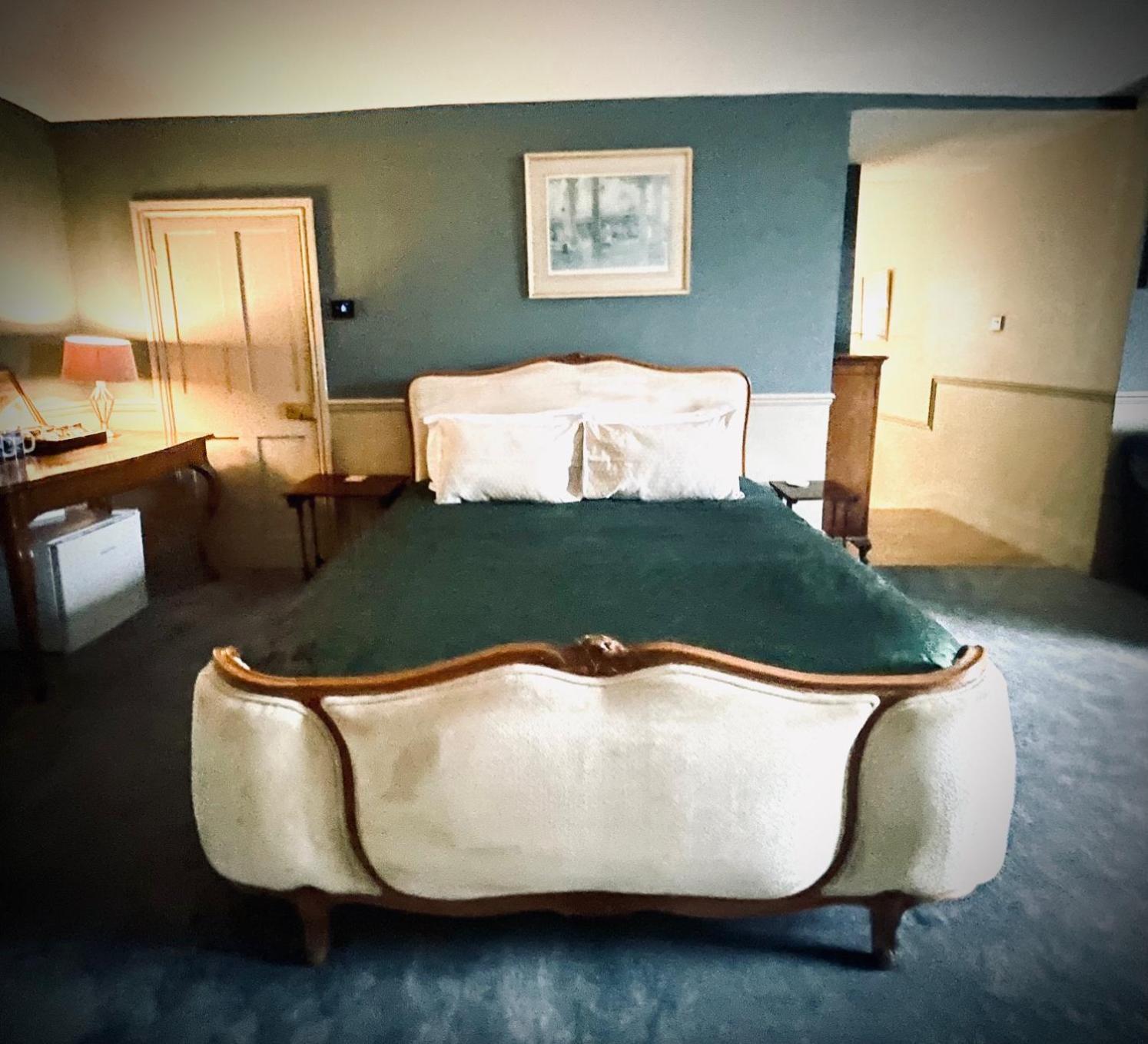 Llanerchydol Hall Suites 威尔斯浦 外观 照片