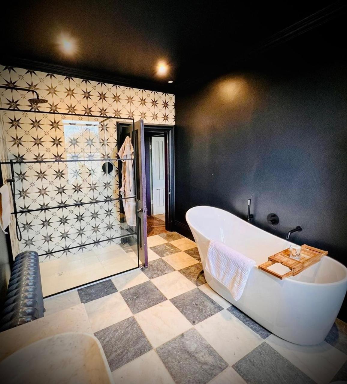 Llanerchydol Hall Suites 威尔斯浦 外观 照片