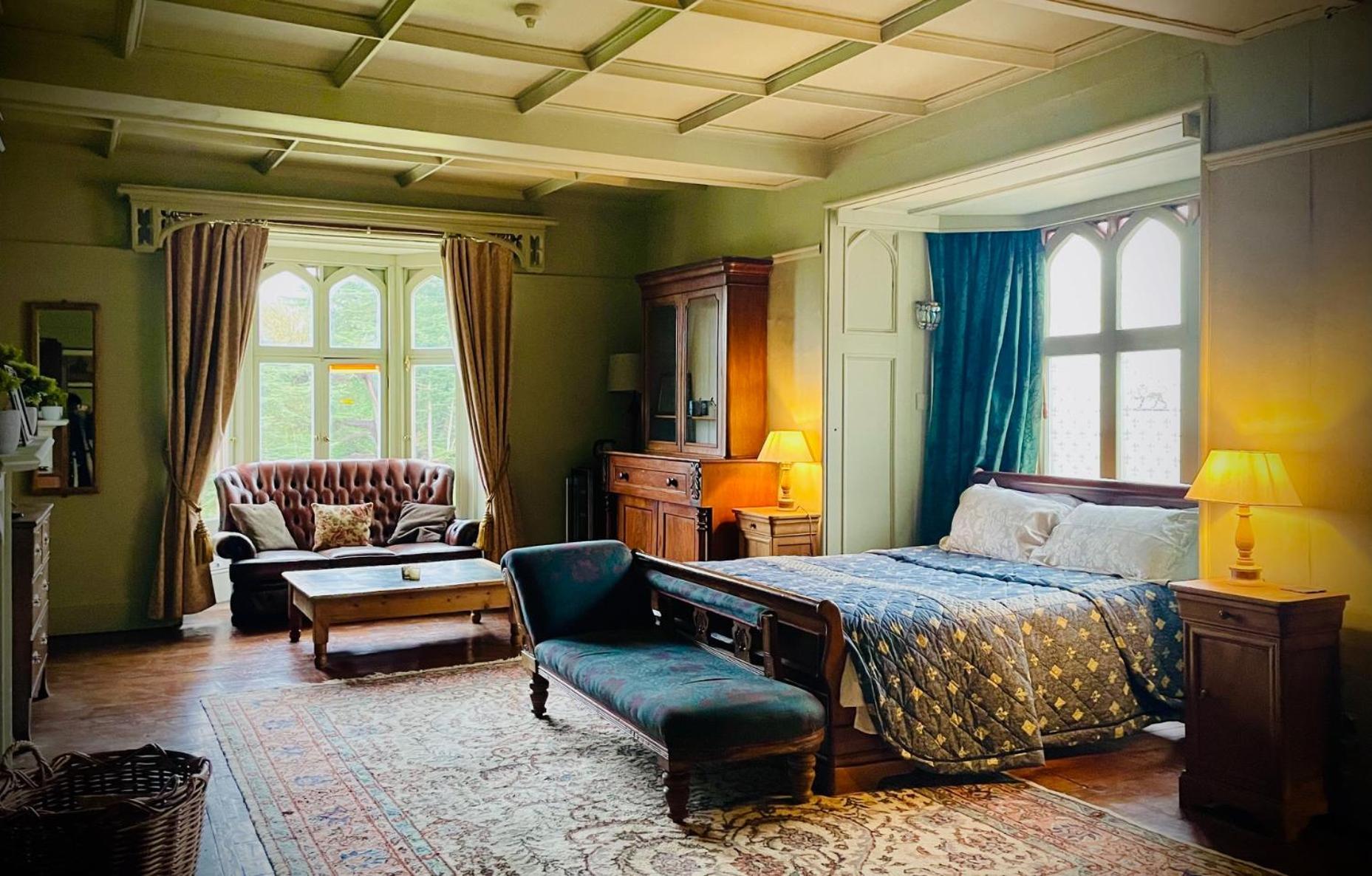 Llanerchydol Hall Suites 威尔斯浦 外观 照片