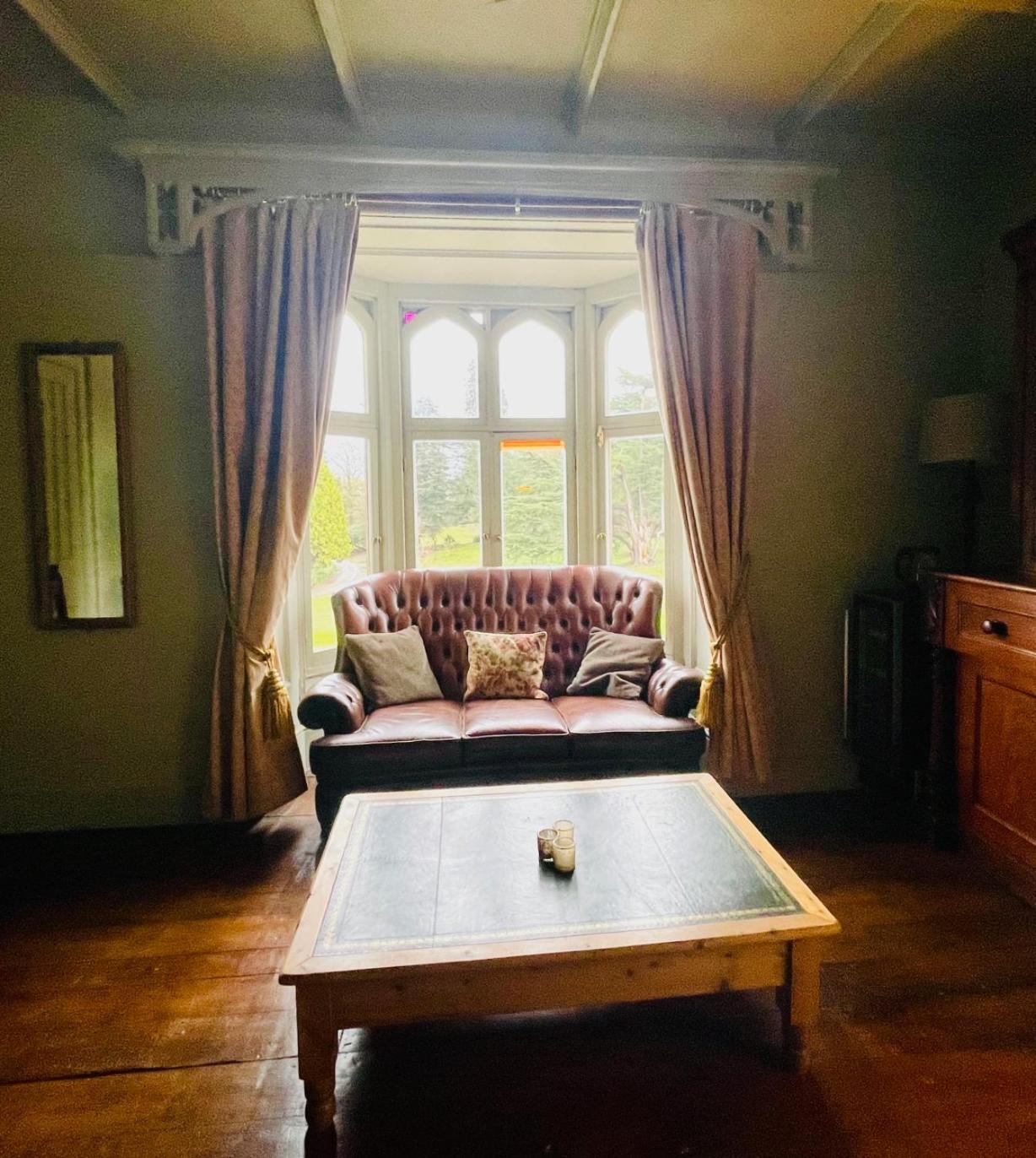 Llanerchydol Hall Suites 威尔斯浦 外观 照片