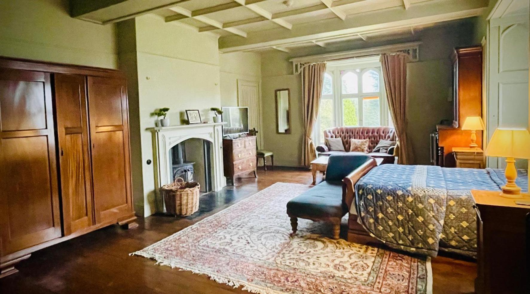 Llanerchydol Hall Suites 威尔斯浦 外观 照片