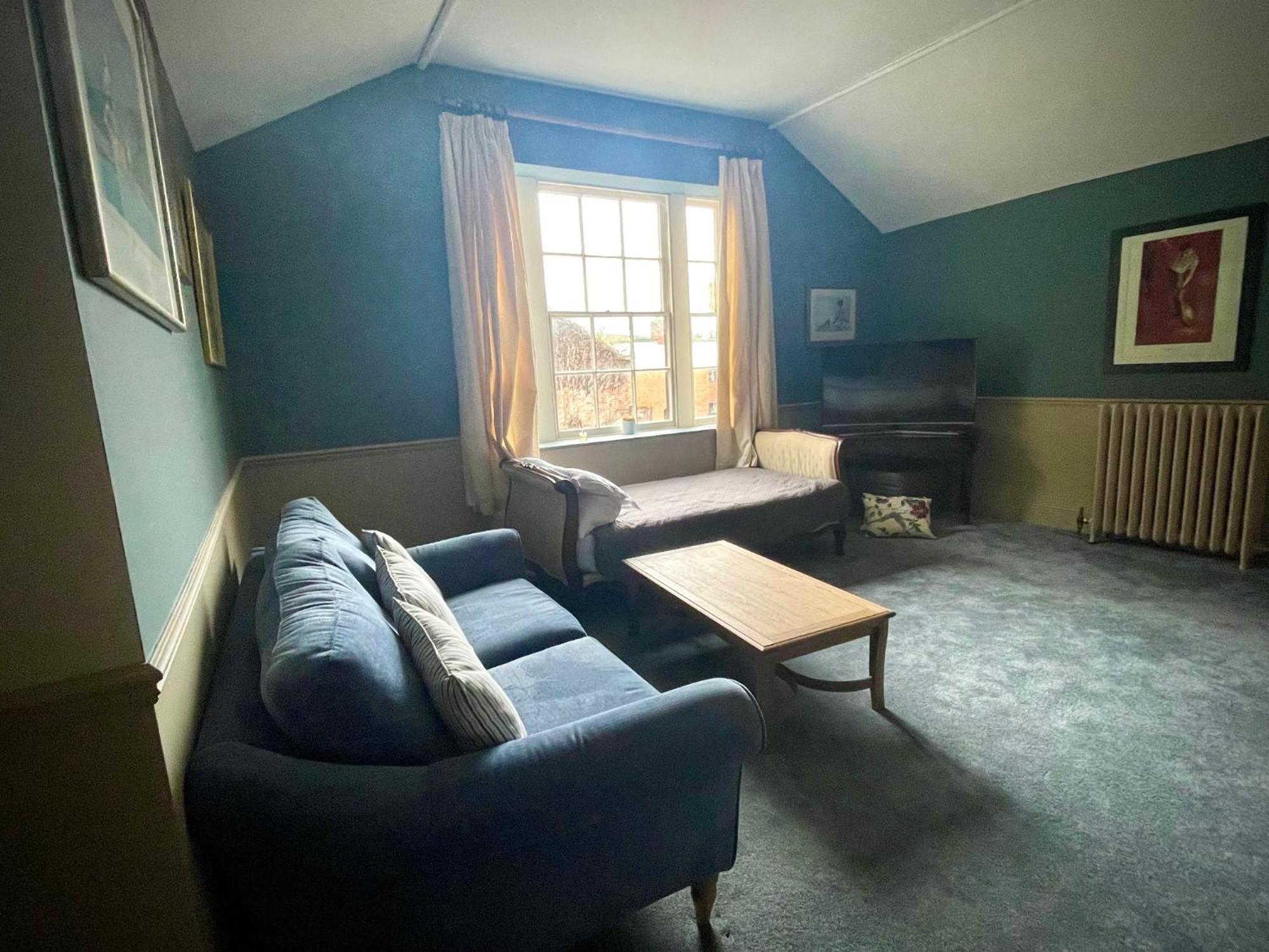 Llanerchydol Hall Suites 威尔斯浦 外观 照片